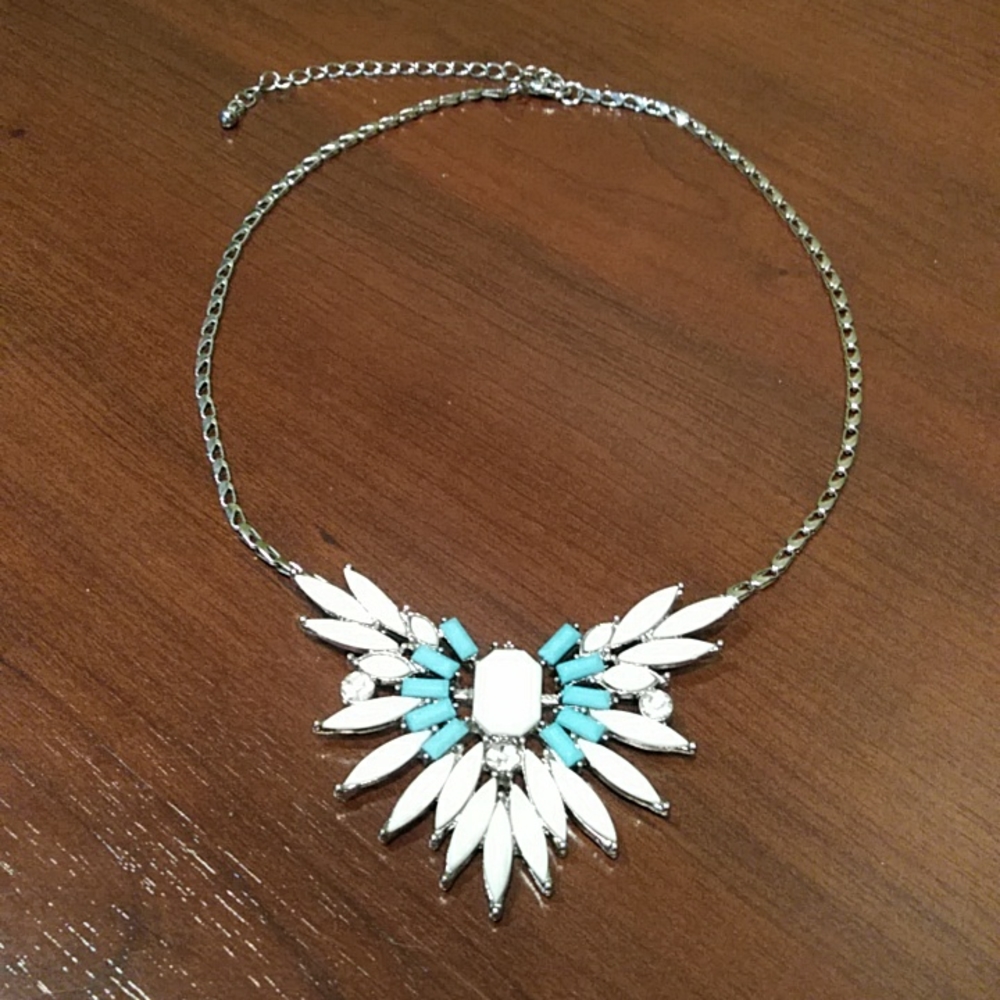 Suzy Shier statement necklace